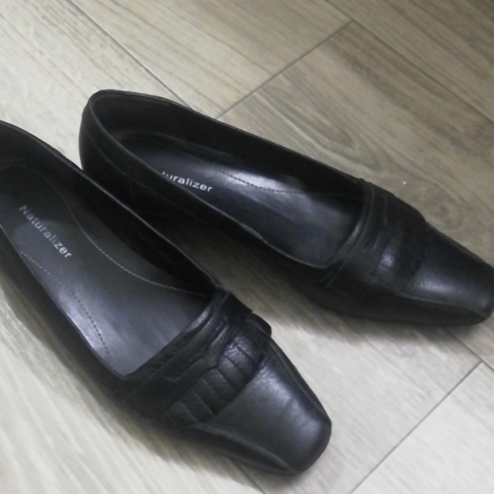 Naturalizer kitten heels